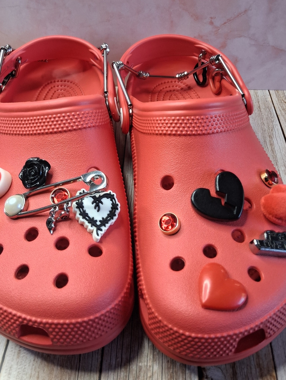 Karol G Crocs M6 W8